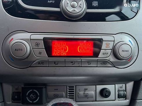 Ford Focus 2010 - фото 25