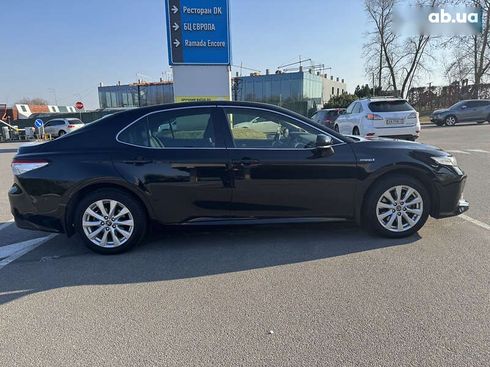 Toyota Camry 2019 - фото 5