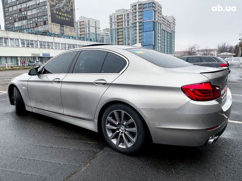 BMW 5 серия 2011 серый - фото 12