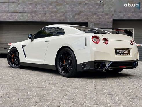 Nissan GT-R 2013 - фото 22