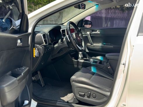 Kia Sportage 2018 белый - фото 18