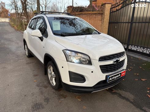 Chevrolet Tracker 2013 белый - фото 6