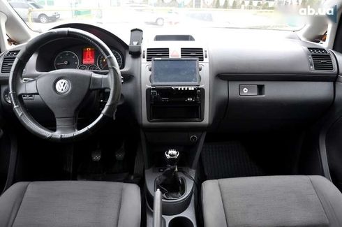 Volkswagen Touran 2010 - фото 24