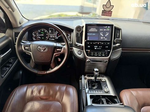 Toyota Land Cruiser 2017 - фото 18