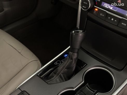 Toyota Camry 2015 серый - фото 29