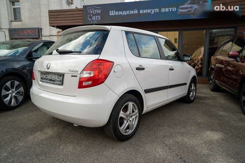 Skoda Fabia 2011 - фото 12