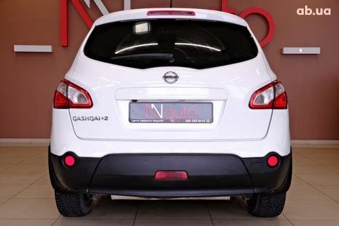 Nissan Qashqai 2012 белый - фото 6