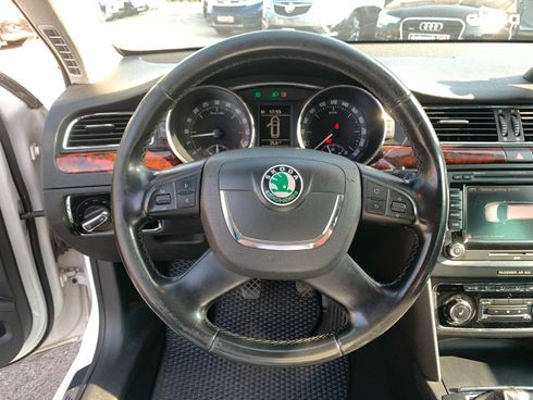 Skoda Superb 2011 белый - фото 38