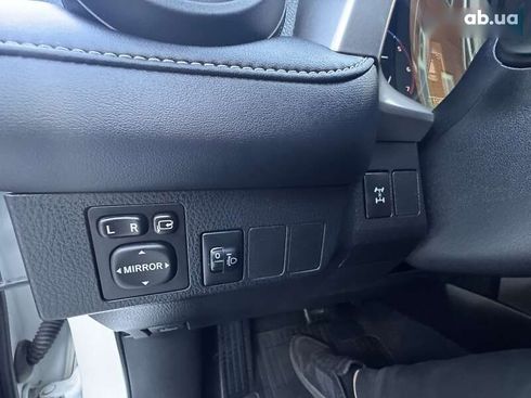 Toyota RAV4 2017 - фото 29