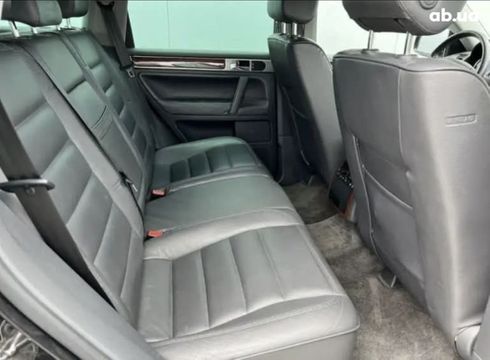 Volkswagen Touareg 2005 черный - фото 12