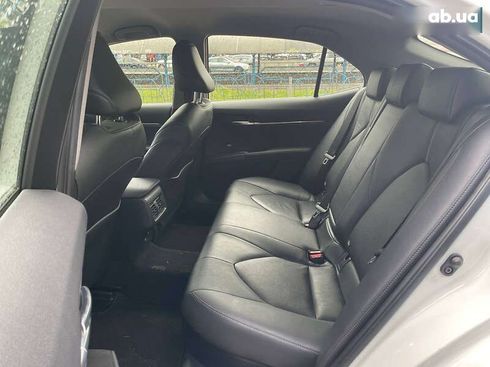 Toyota Camry 2021 - фото 16