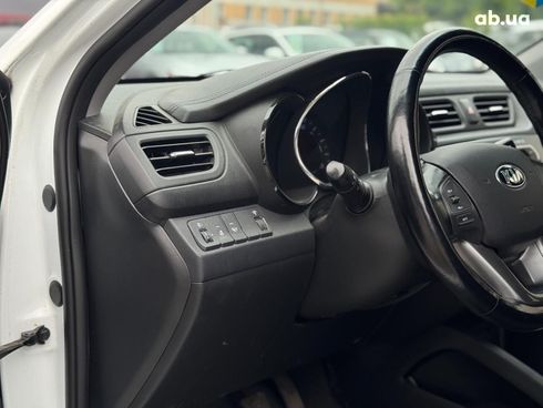 Kia Rio 2013 белый - фото 22