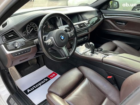 BMW 5 серия 2016 белый - фото 4