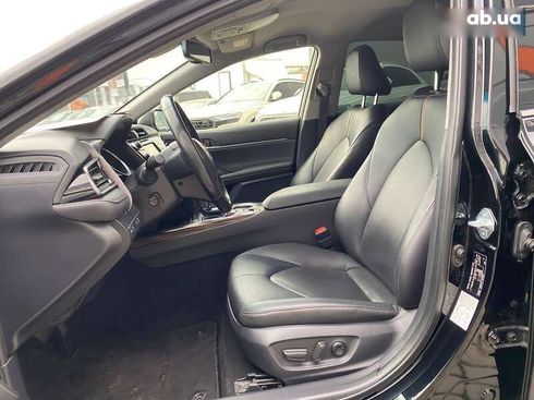 Toyota Camry 2020 - фото 18