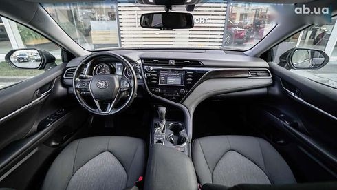 Toyota Camry 2019 - фото 8