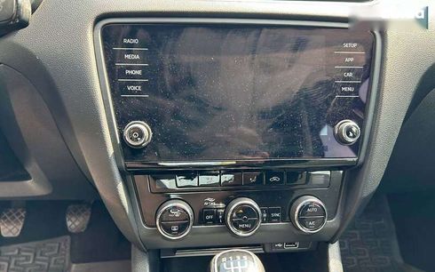Skoda Octavia 2018 - фото 13