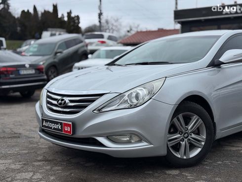 Hyundai Sonata 2013 серый - фото 2