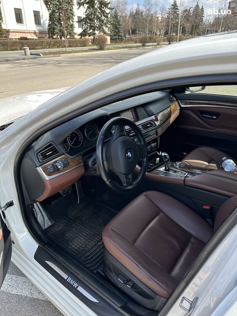 BMW 5 серия 2011 белый - фото 5