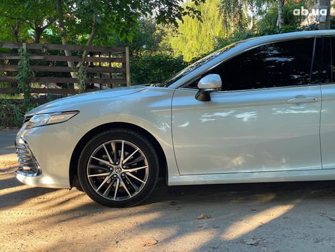 Toyota Camry 2022 белый - фото 16
