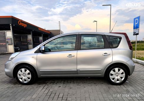 Nissan Note 2010 серебристый - фото 6