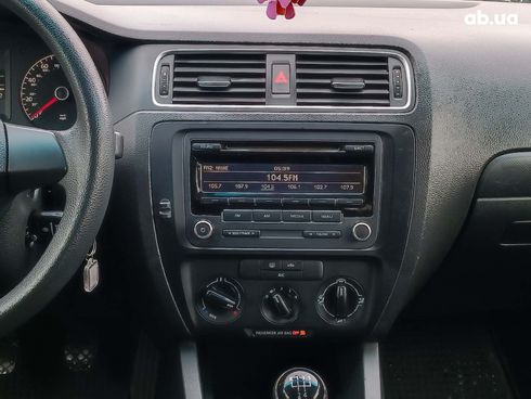 Volkswagen Jetta 2014 серый - фото 25