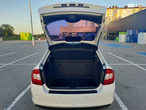 Skoda Rapid 2013 белый - фото 18