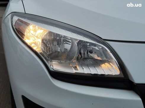 Renault Megane 2012 белый - фото 10