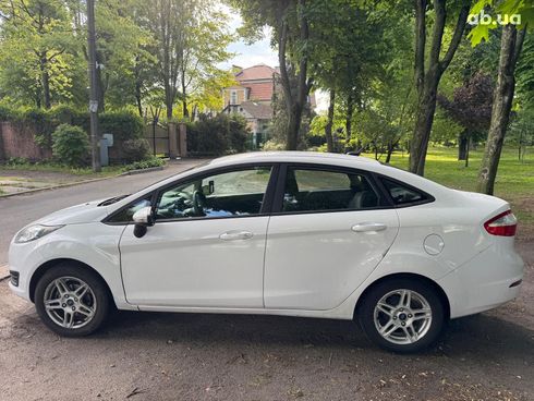 Ford Fiesta 2018 белый - фото 6