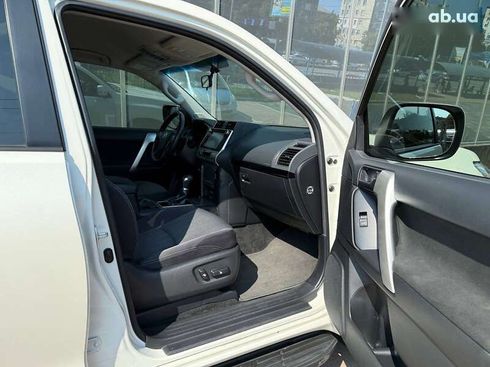 Toyota Land Cruiser Prado 2019 - фото 12