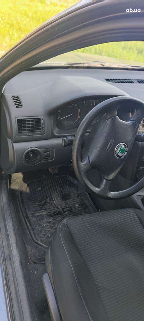 Skoda Octavia 2004 серый - фото 2
