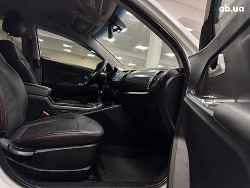 Kia Sportage 2012 белый - фото 7