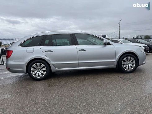 Skoda Superb 2011 - фото 5