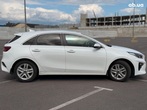 Kia Cee'd 2019 белый - фото 11