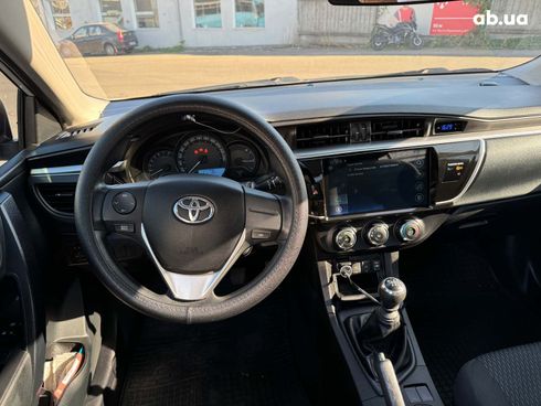 Toyota Corolla 2015 белый - фото 13