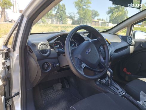 Ford Fiesta 2017 серый - фото 3