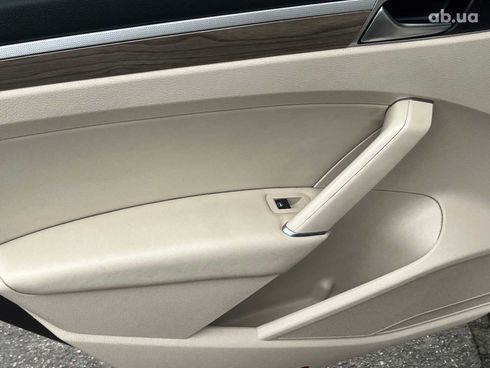 Volkswagen Passat 2018 черный - фото 25