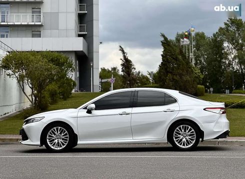 Toyota Camry 2018 - фото 7
