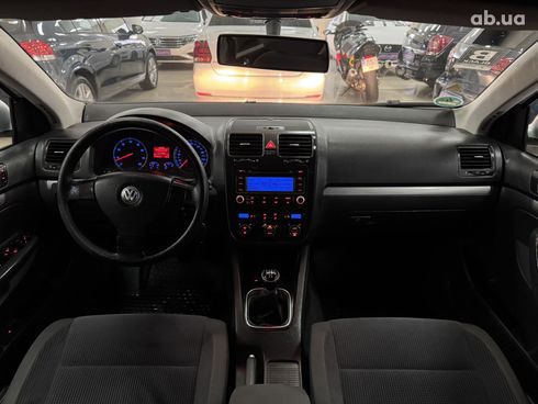 Volkswagen Jetta 2006 серебристый - фото 4