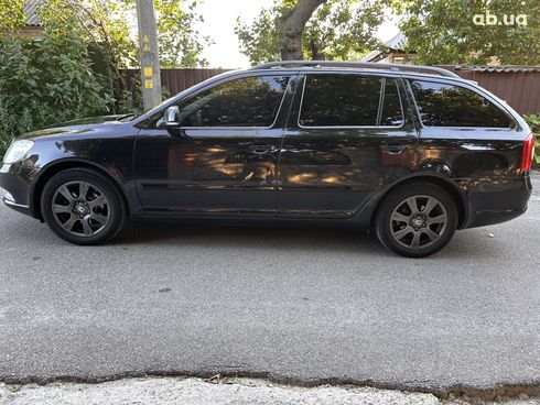 Skoda Octavia 2011 черный - фото 7