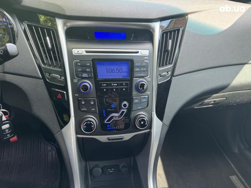 Hyundai Sonata 2011 белый - фото 13