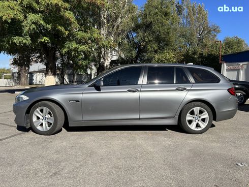 BMW 5 серия 2011 серый - фото 2
