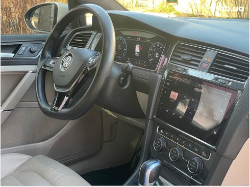 Volkswagen e-Golf 2018 белый - фото 73