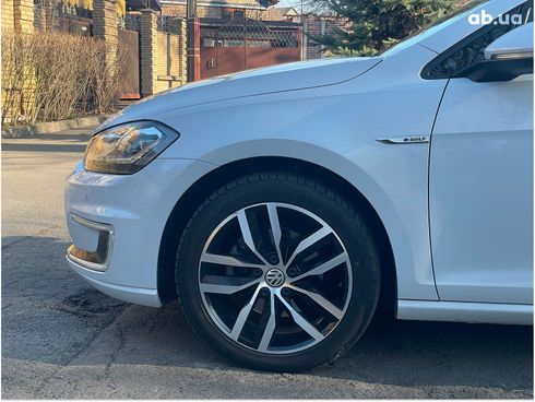 Volkswagen e-Golf 2018 белый - фото 36