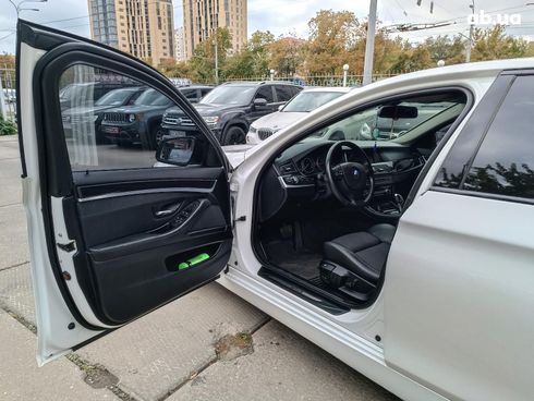 BMW 5 серия 2013 белый - фото 44