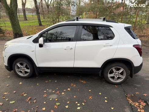 Chevrolet Tracker 2013 белый - фото 16
