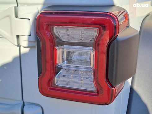 Jeep Wrangler 2023 белый - фото 22