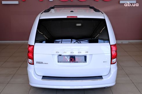 Dodge Caravan 2018 белый - фото 6