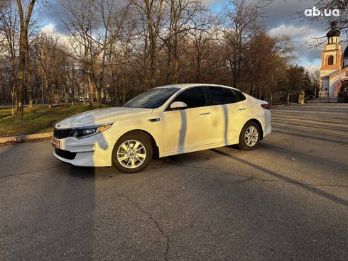 Kia Optima 2017 белый - фото 6