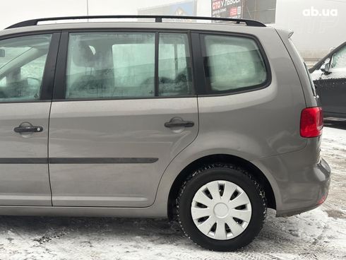 Volkswagen Touran 2011 серый - фото 10
