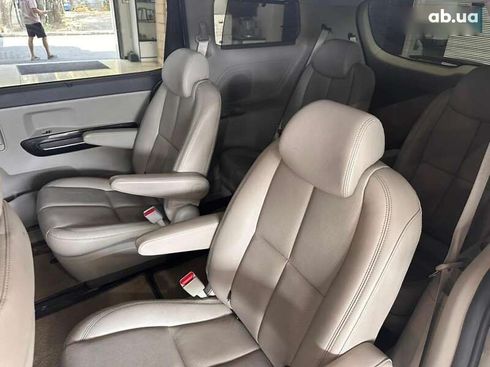 Kia Carnival 2016 - фото 21